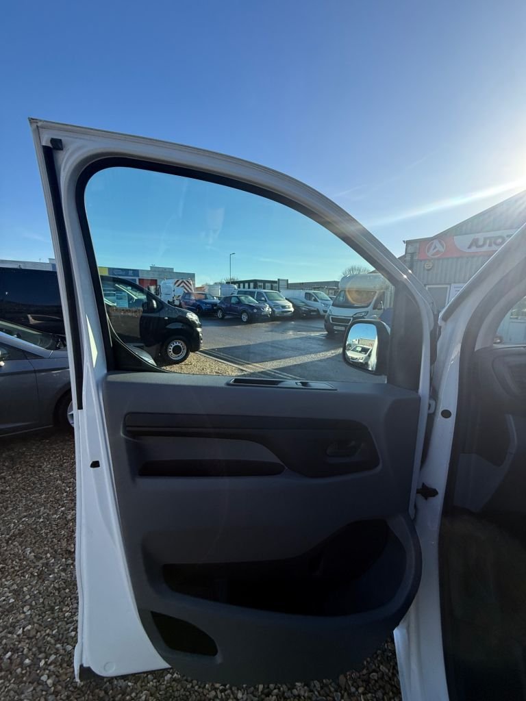 Used Vauxhall Vivaro 2020 for sale - 76642475: Photo 24