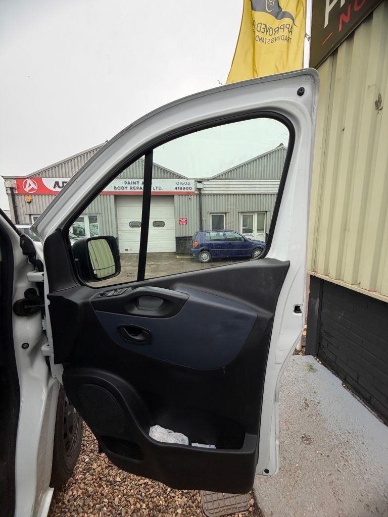 Used Vauxhall Vivaro 2017 for sale - 77464145: Photo 20