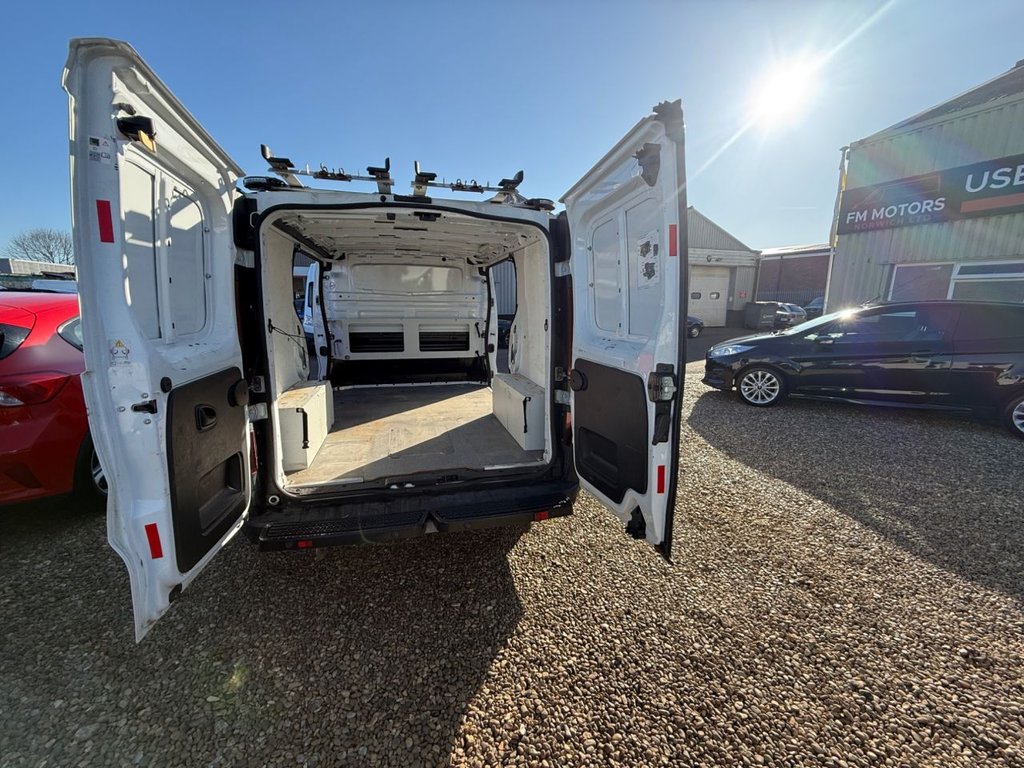 Used Vauxhall Vivaro 2017 for sale - 77464145: Photo 5