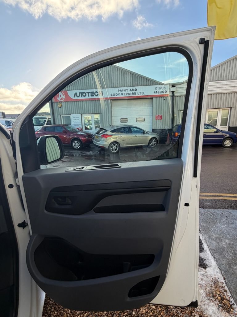 Used Vauxhall Vivaro 2020 for sale - 77122241: Photo 14