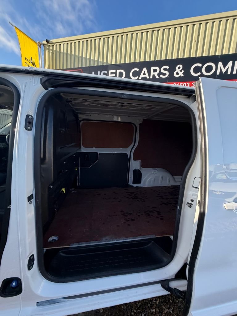 Used Vauxhall Vivaro 2020 for sale - 77122241: Photo 20