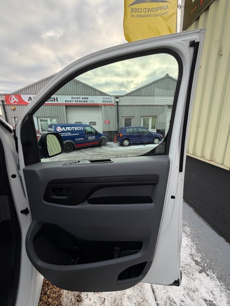 Used Vauxhall Vivaro 2021 for sale - 77122275: Photo 16