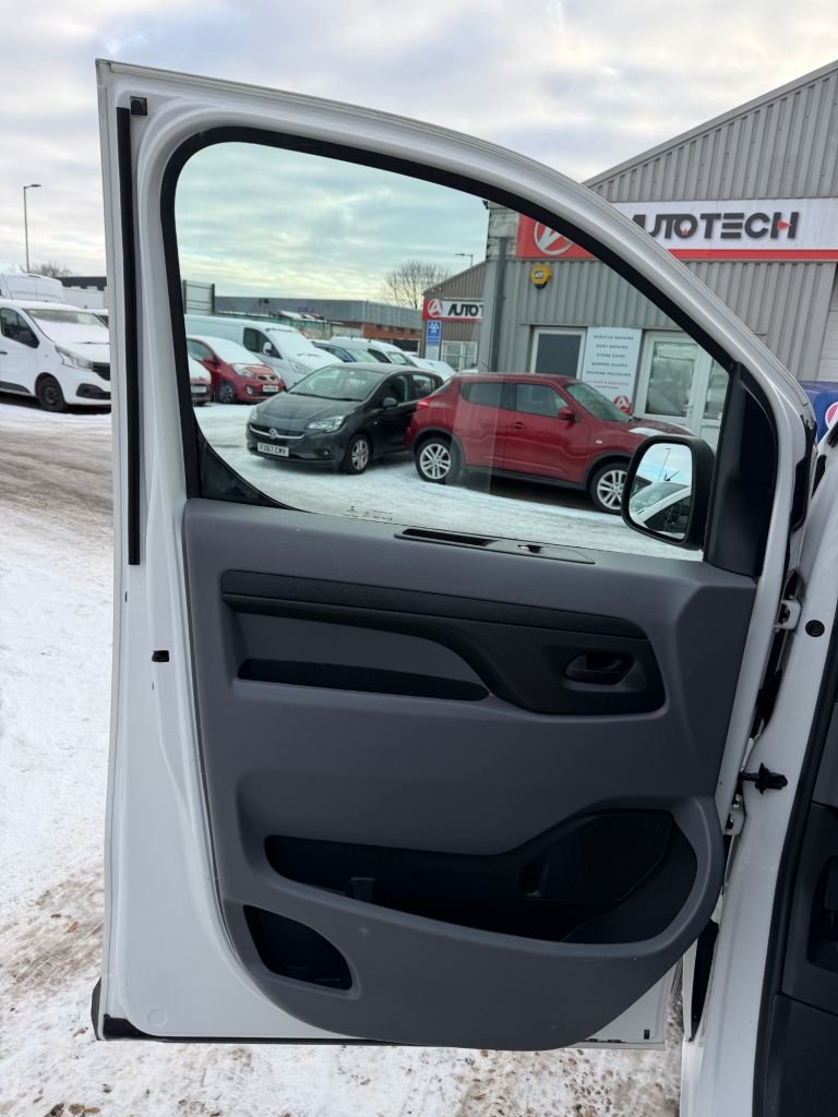 Used Vauxhall Vivaro 2021 for sale - 77122275: Photo 28