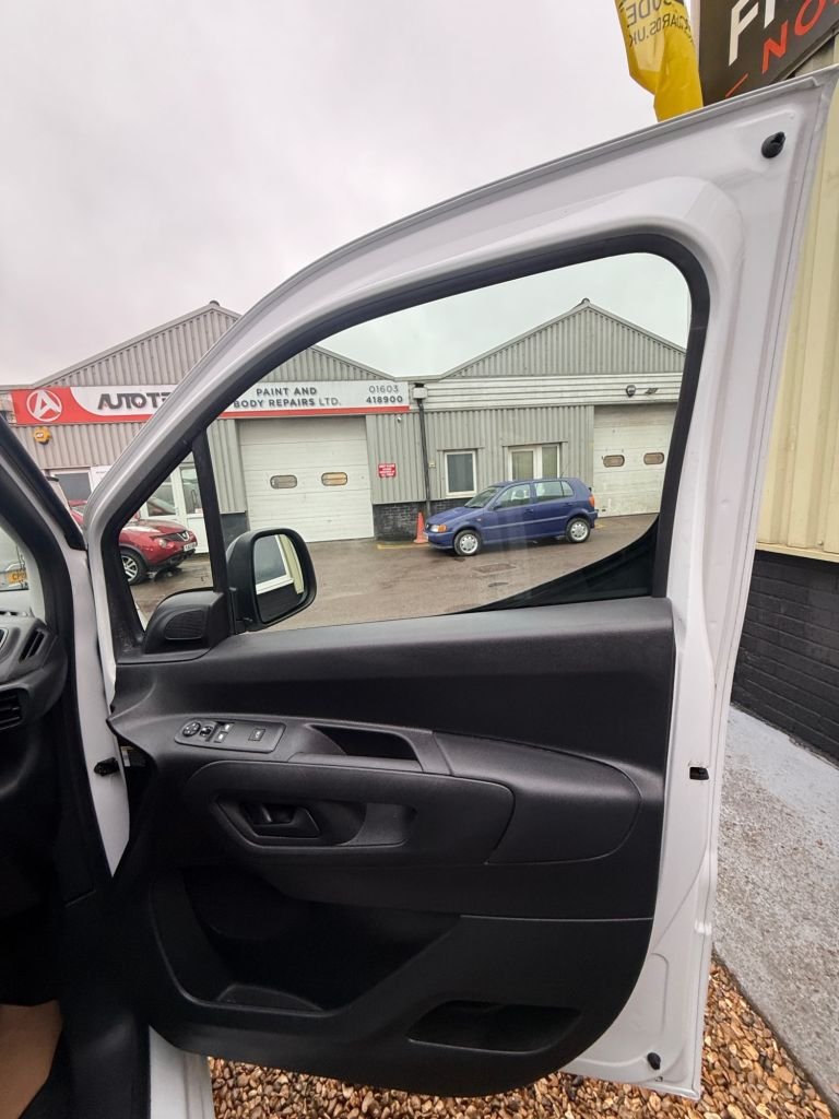 Used Vauxhall Combo 2023 for sale - 76768449: Photo 15