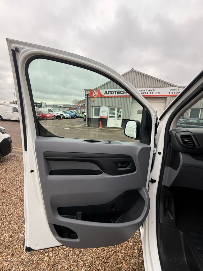Used Vauxhall Vivaro 2021 for sale - 76323325: Photo 30