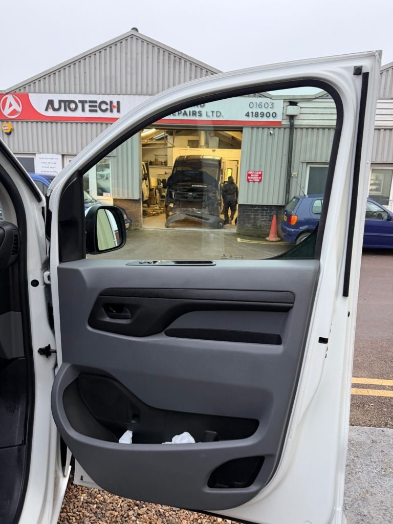 Used Vauxhall Vivaro 2020 for sale - 77408503: Photo 15