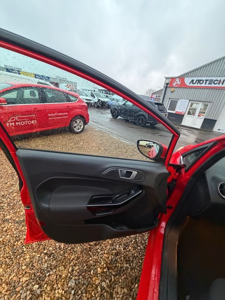 Used Ford Fiesta 2017 for sale - 77302515: Photo 25