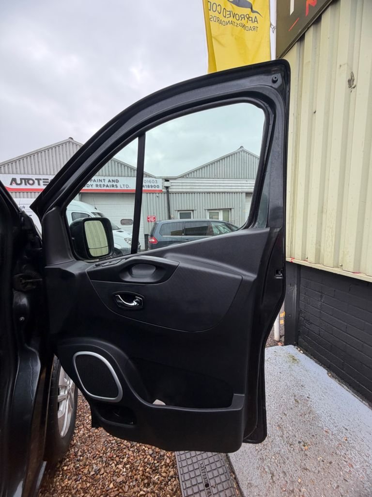 Used Vauxhall Vivaro 2018 for sale - 77666884: Photo 13