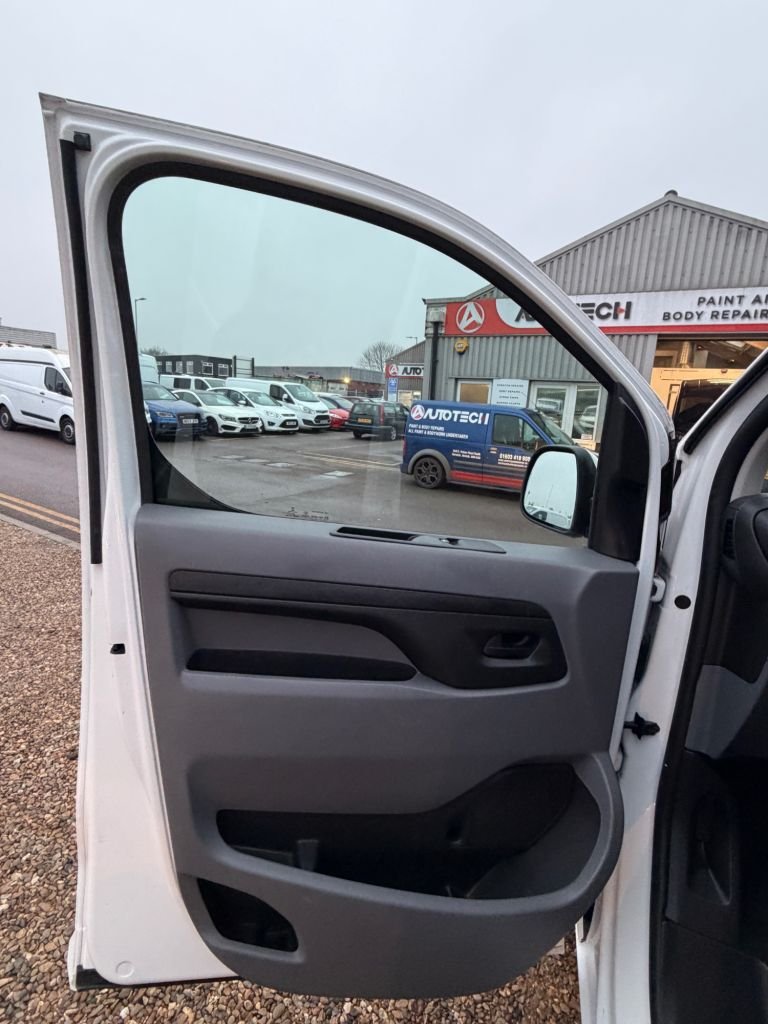 Used Vauxhall Vivaro 2020 for sale - 77642239: Photo 28