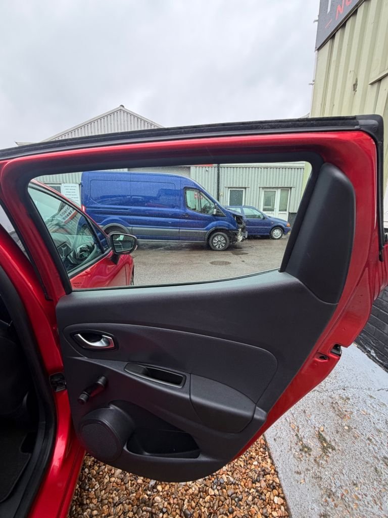 Used Renault Clio 2018 for sale - 77547342: Photo 16