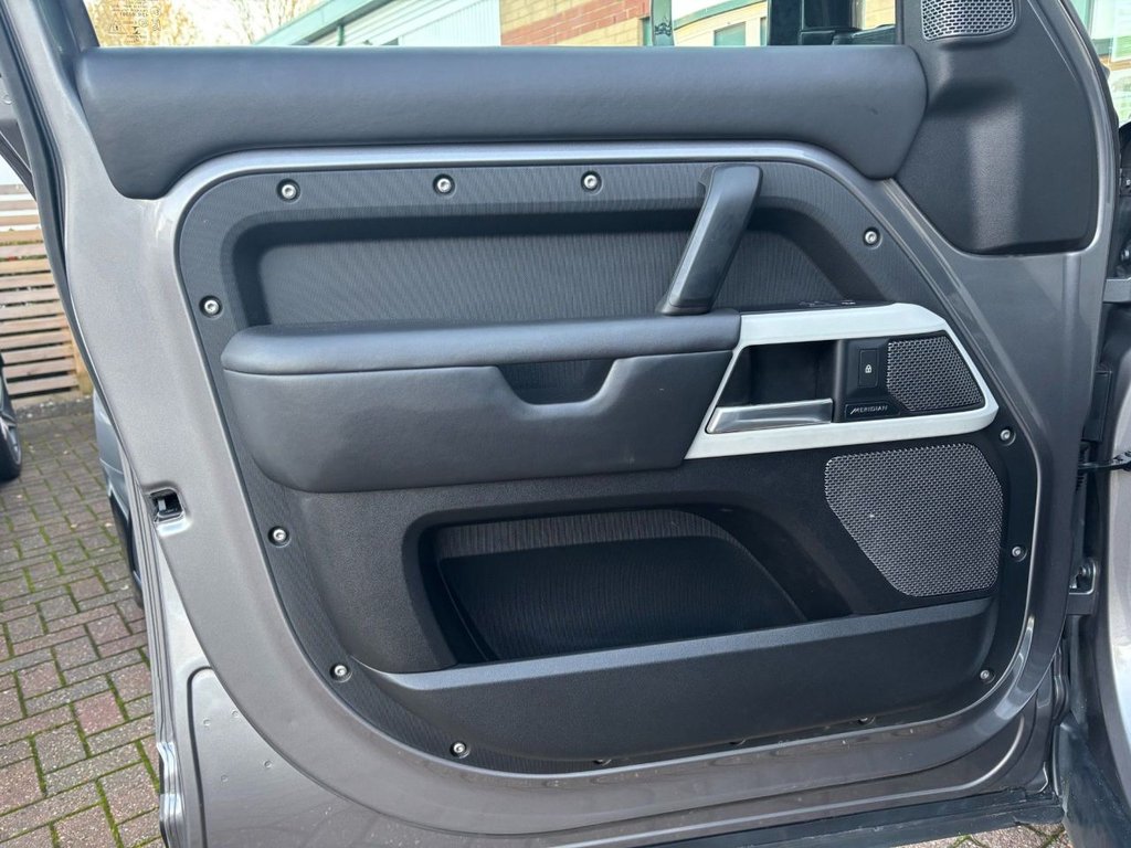 Used Land Rover Defender 2021 for sale - 76647174: Photo 45