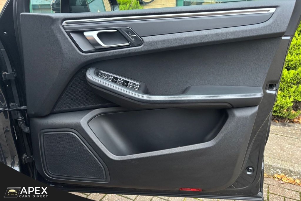 Used Porsche Macan 2020 for sale - 77038053: Photo 11