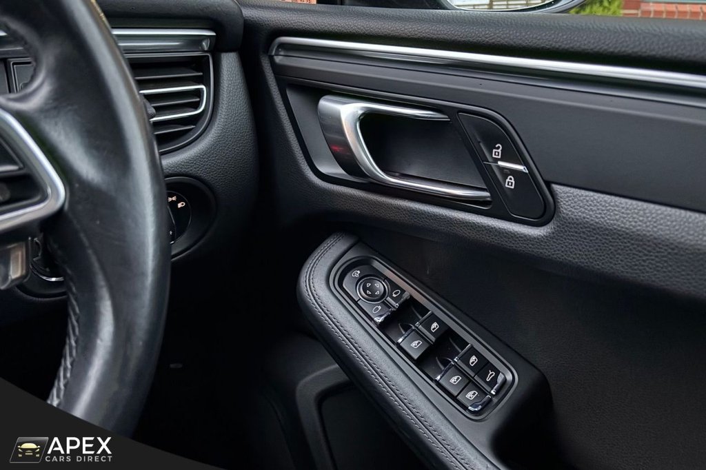 Used Porsche Macan 2020 for sale - 77038053: Photo 35