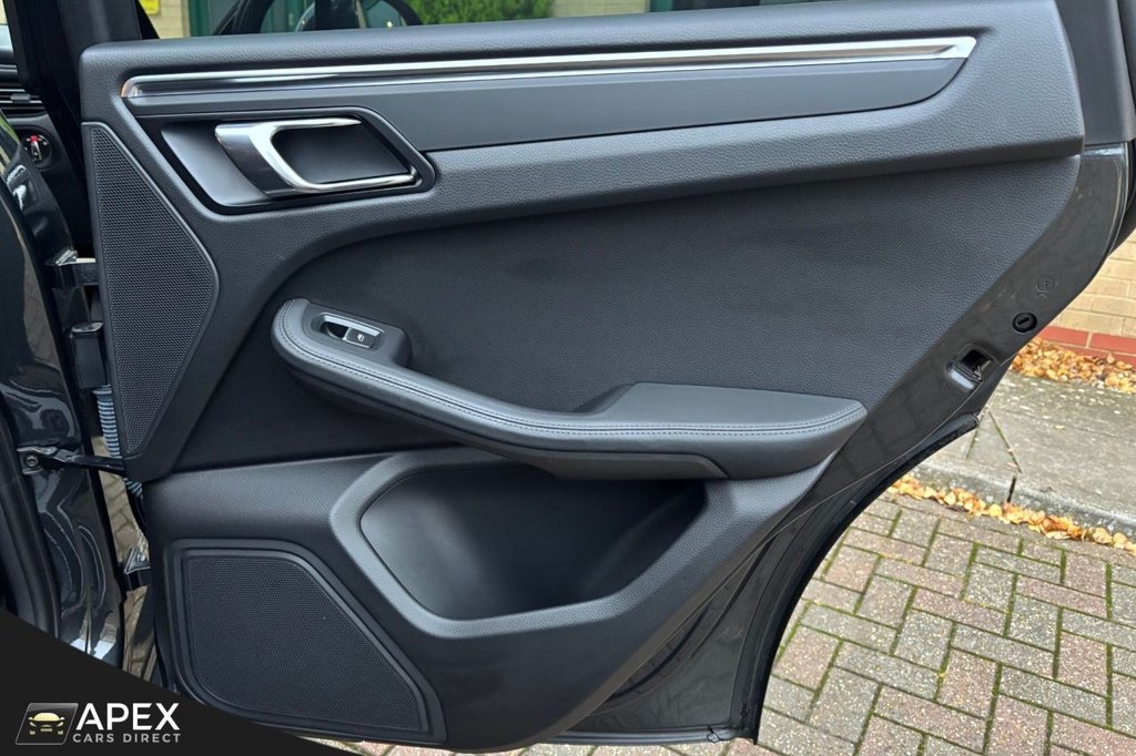 Used Porsche Macan 2020 for sale - 77038053: Photo 37