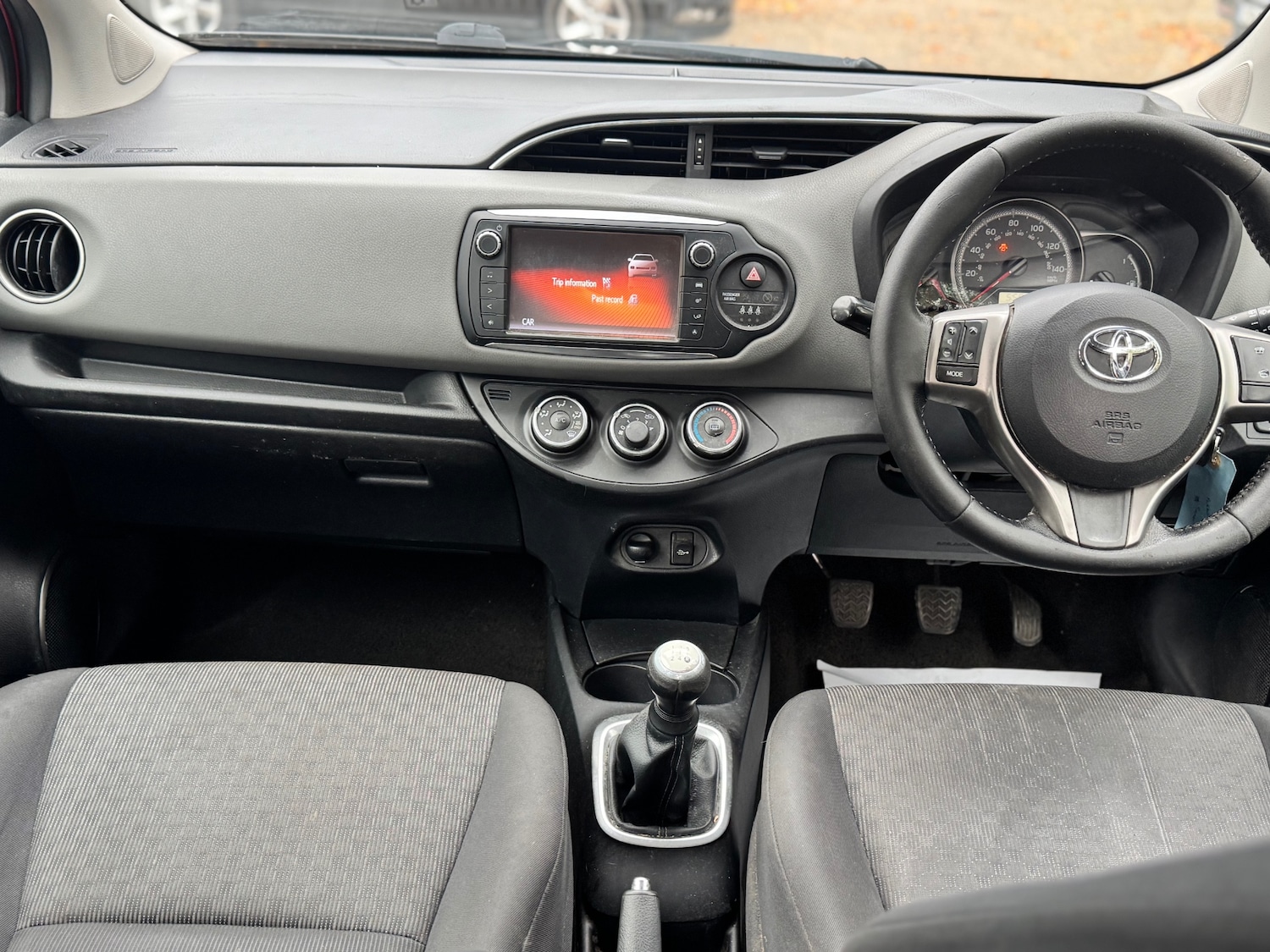 Used Toyota Yaris 2015 for sale - 76196751: Photo 32