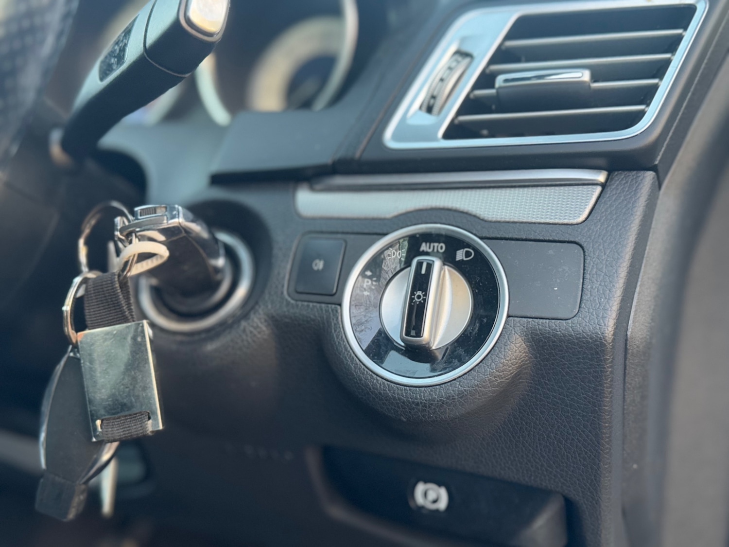 Used Mercedes-Benz E Class 2013 for sale - 75948355: Photo 24