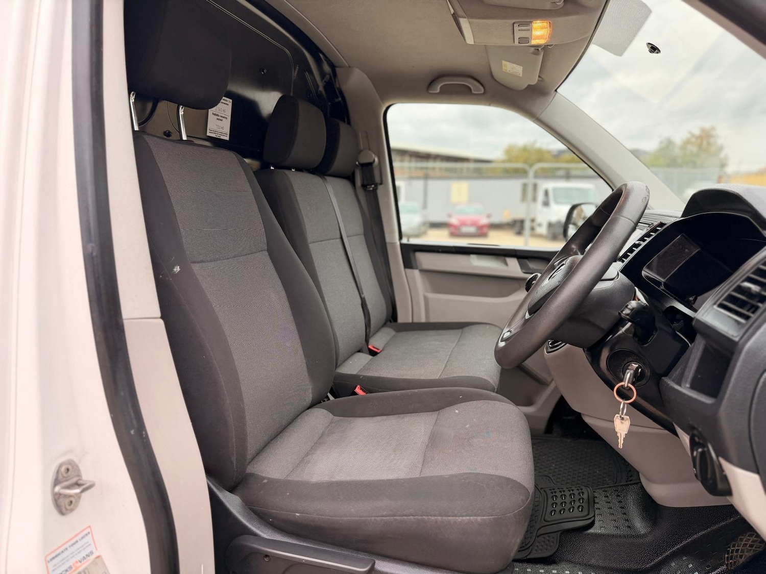 Used Volkswagen Transporter 2017 for sale - 76299629: Photo 14