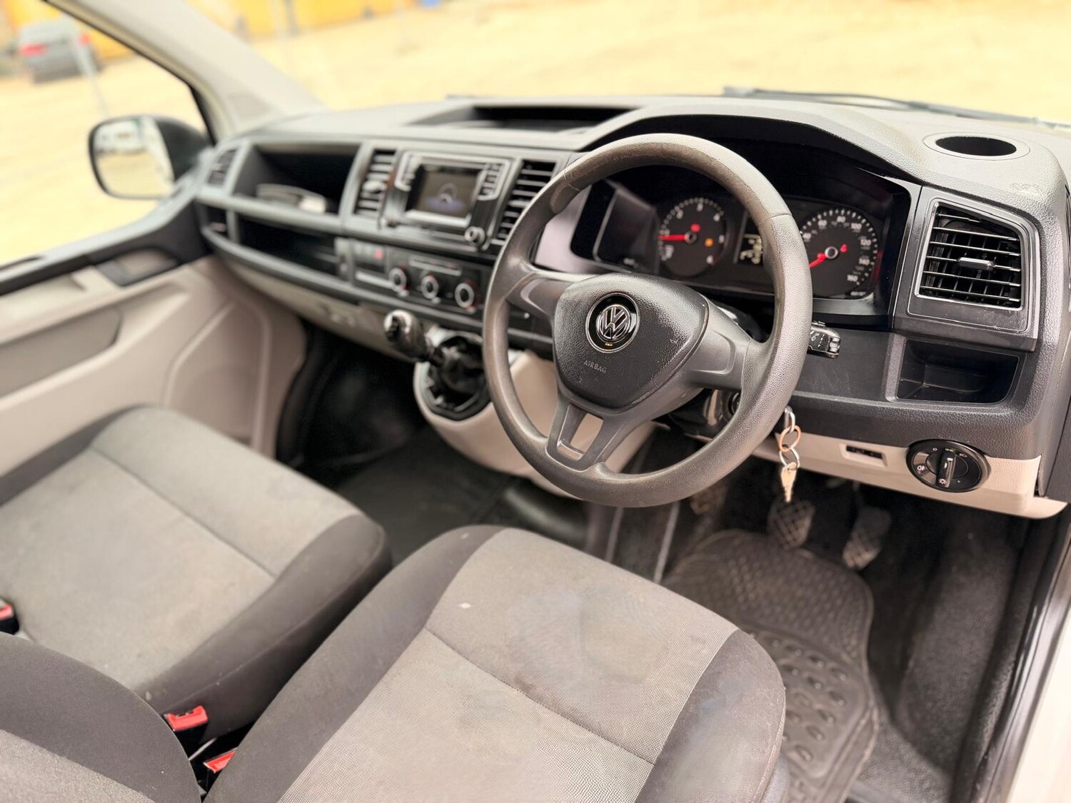 Used Volkswagen Transporter 2017 for sale - 76299629: Photo 15