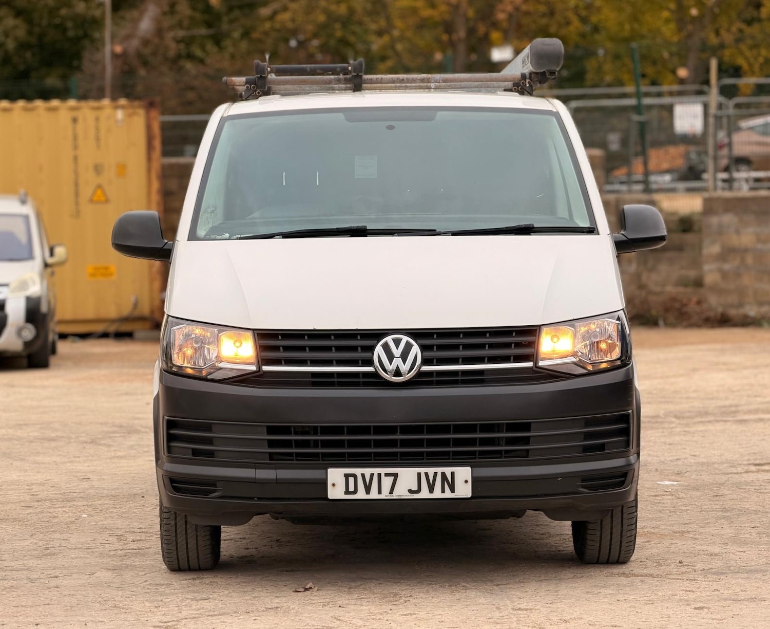 Used Volkswagen Transporter 2017 for sale - 76299629: Photo 2