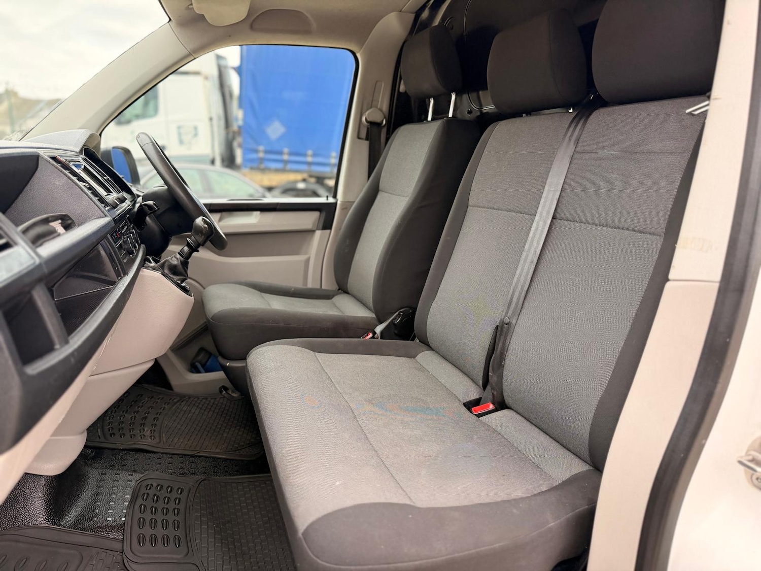 Used Volkswagen Transporter 2017 for sale - 76299629: Photo 28