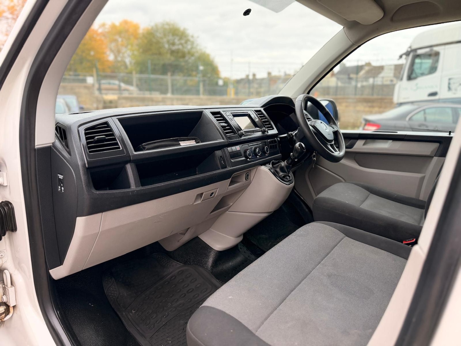 Used Volkswagen Transporter 2017 for sale - 76299629: Photo 29