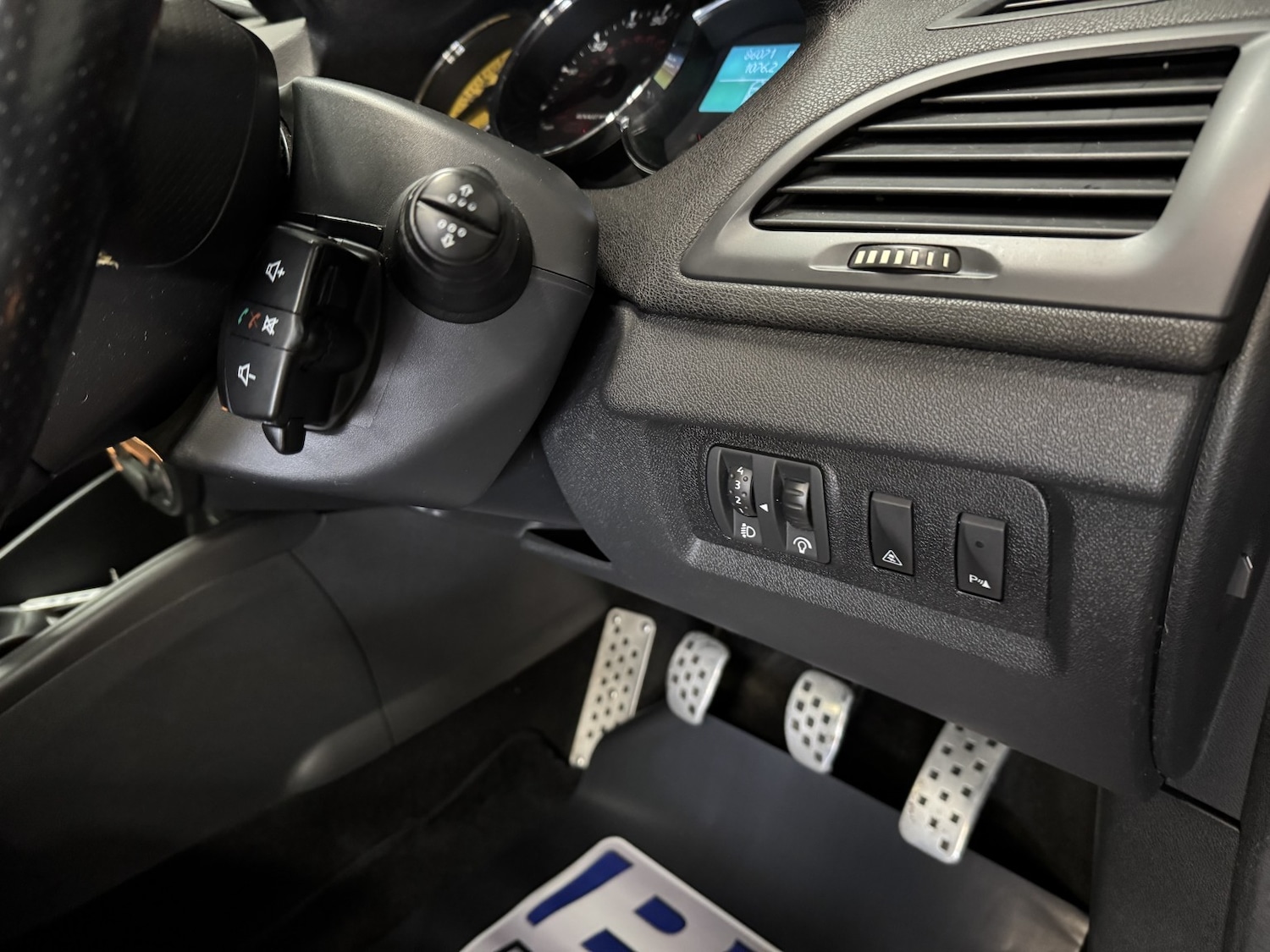 Used Renault Megane 2010 for sale - 76547781: Photo 12