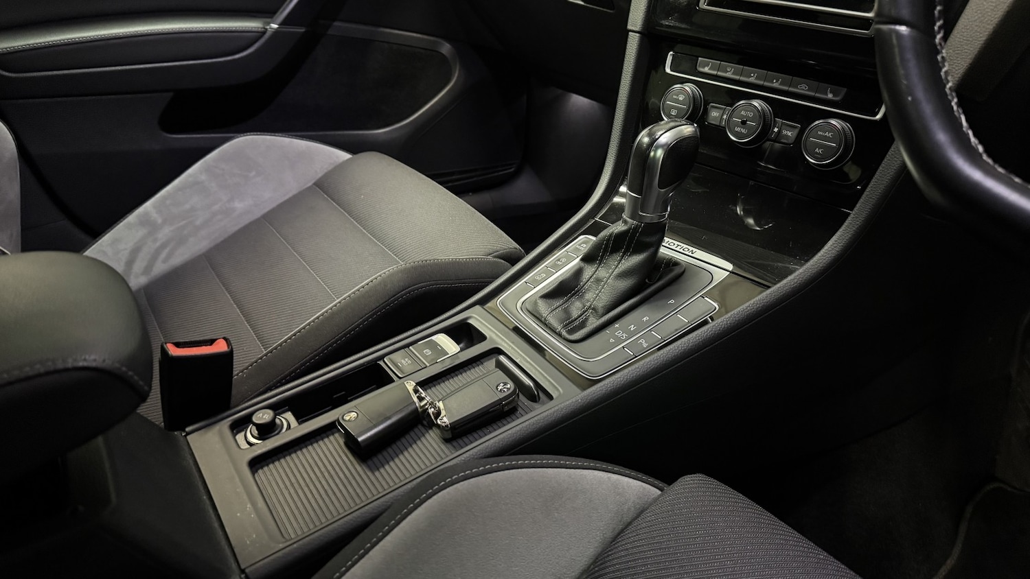 Used Volkswagen Golf 2016 for sale - 77997240: Photo 50