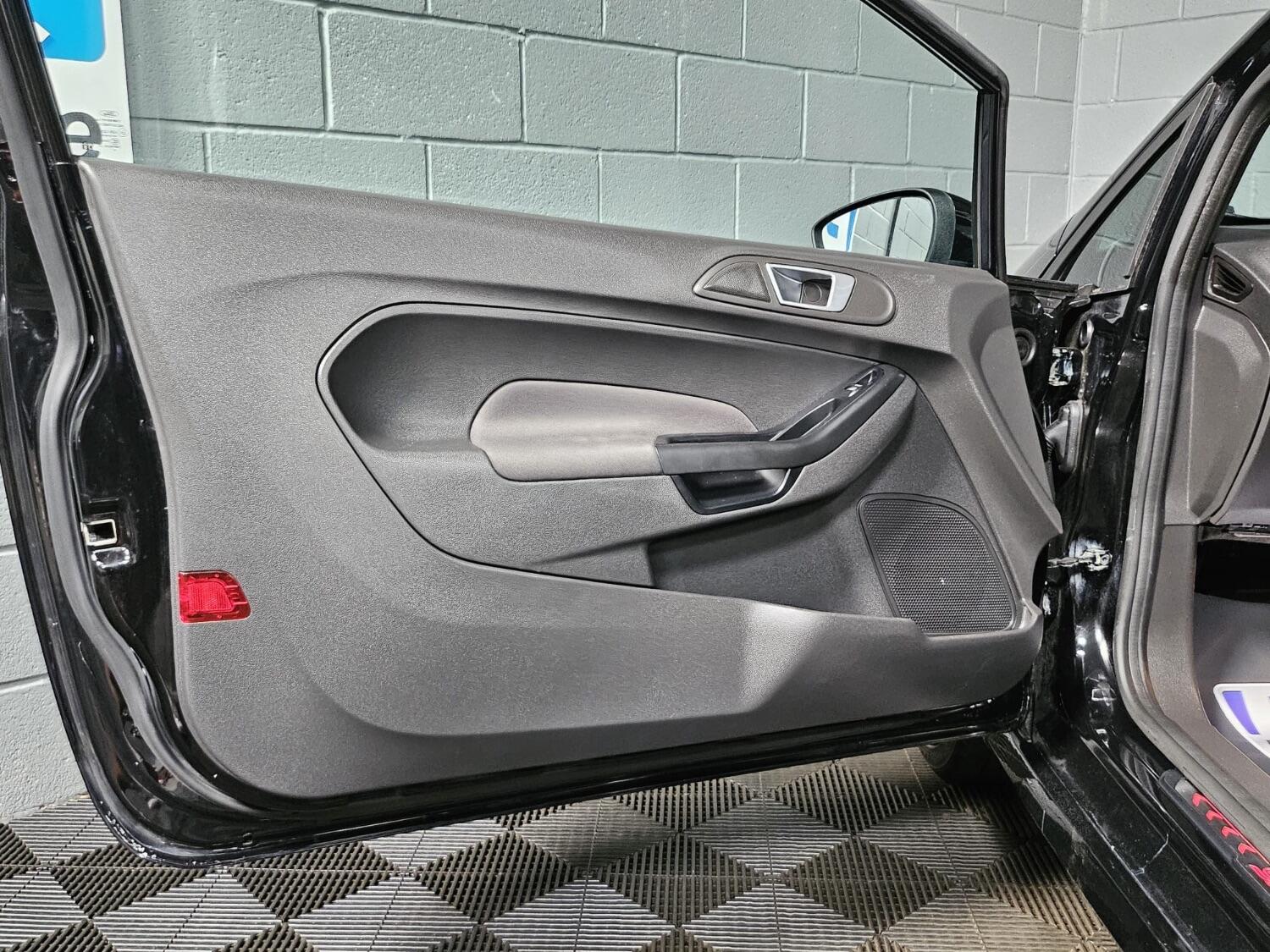 Used Ford Fiesta 2017 for sale - 76565157: Photo 44