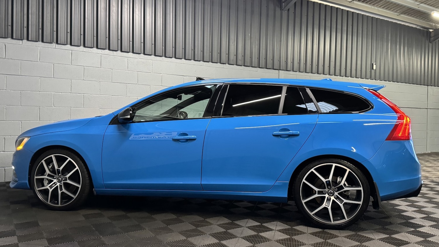 Used Volvo V60 2015 for sale - 77154427: Photo 46
