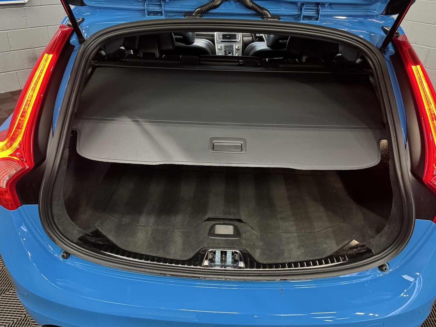 Used Volvo V60 2015 for sale - 77154427: Photo 47