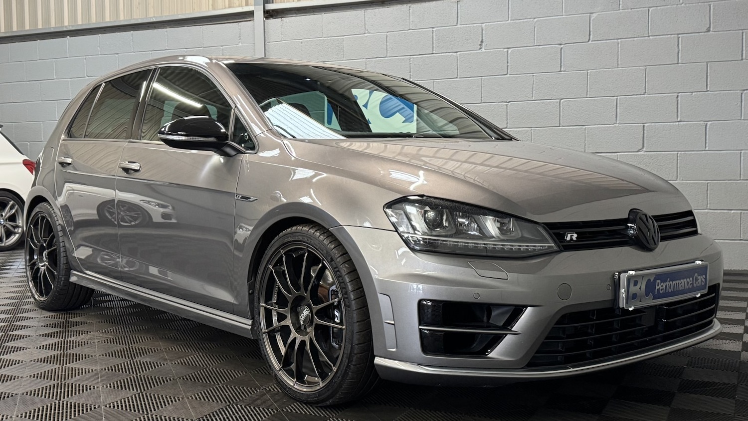 Used Volkswagen Golf 2017 for sale - 76624421: Photo 2