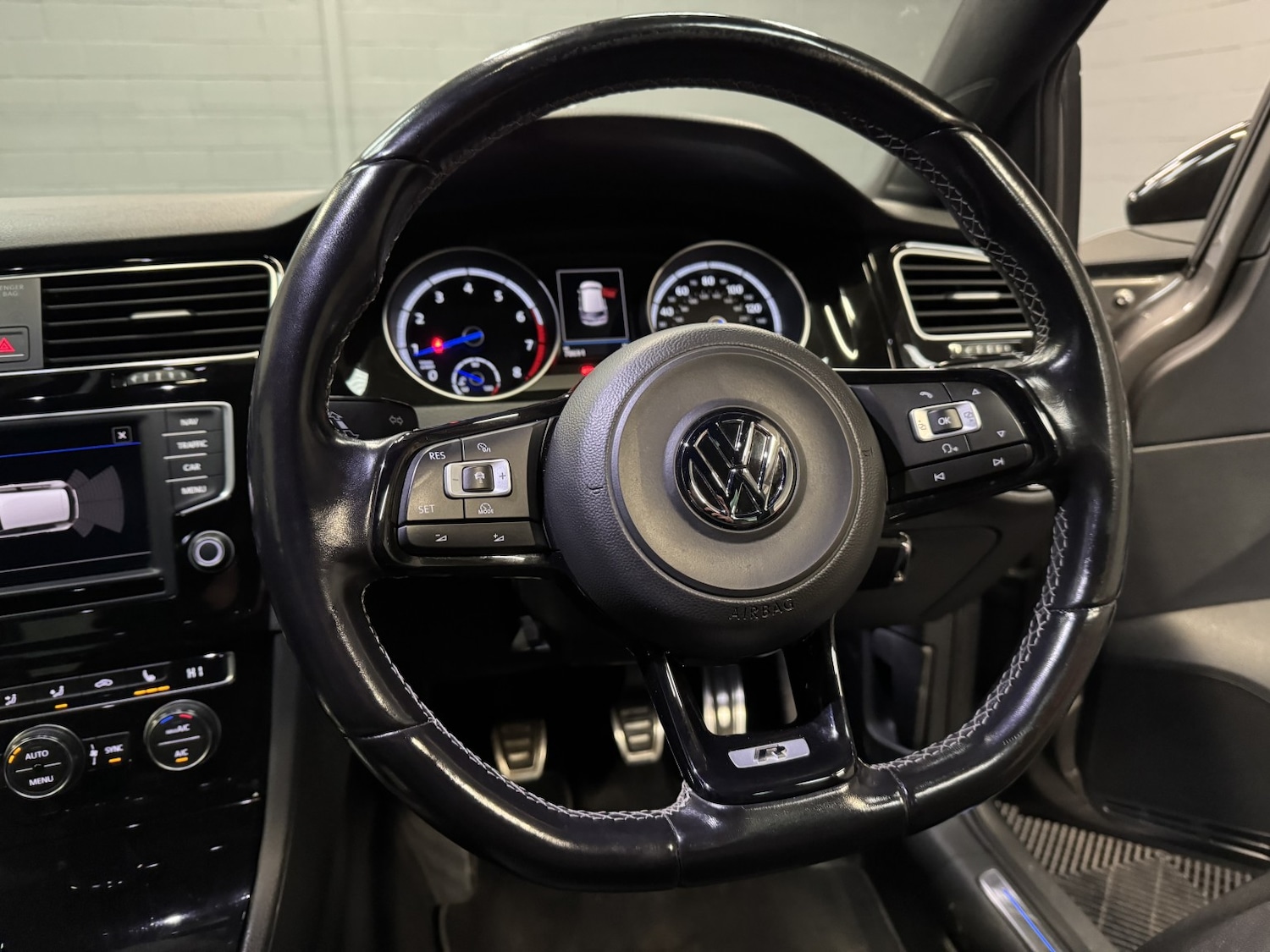 Used Volkswagen Golf 2017 for sale - 76624421: Photo 51