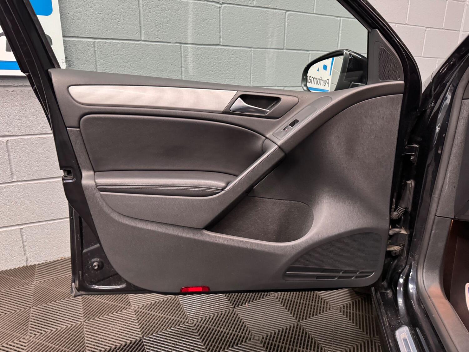 Used Volkswagen Golf 2010 for sale - 77997300: Photo 44