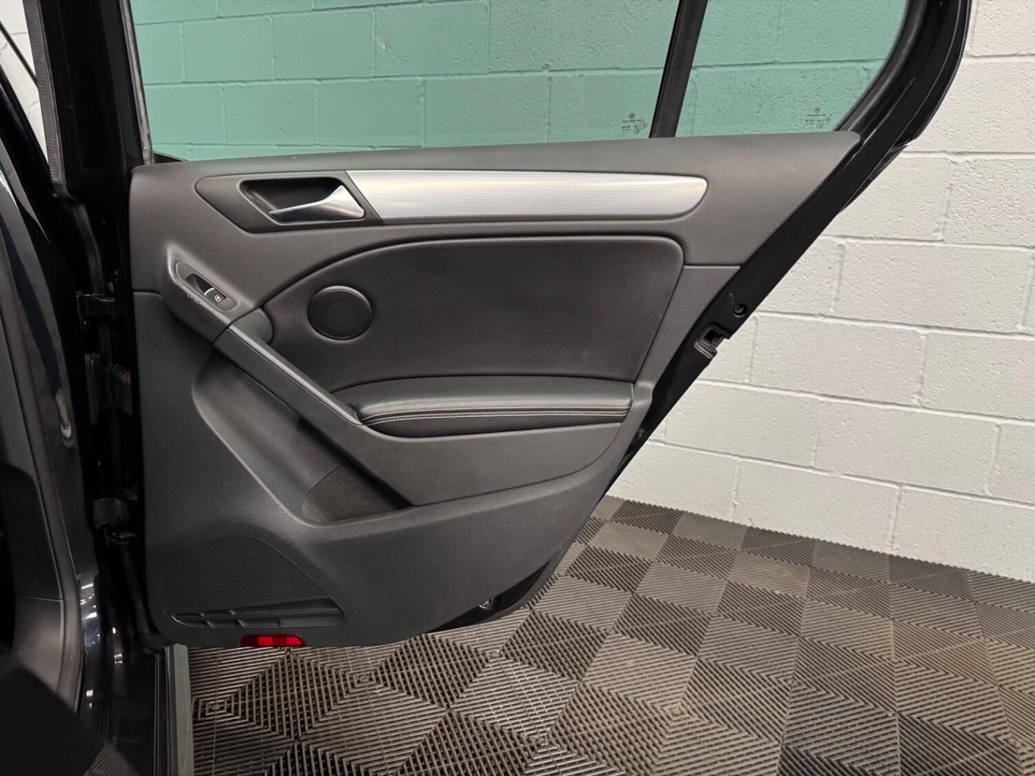 Used Volkswagen Golf 2010 for sale - 77997300: Photo 51