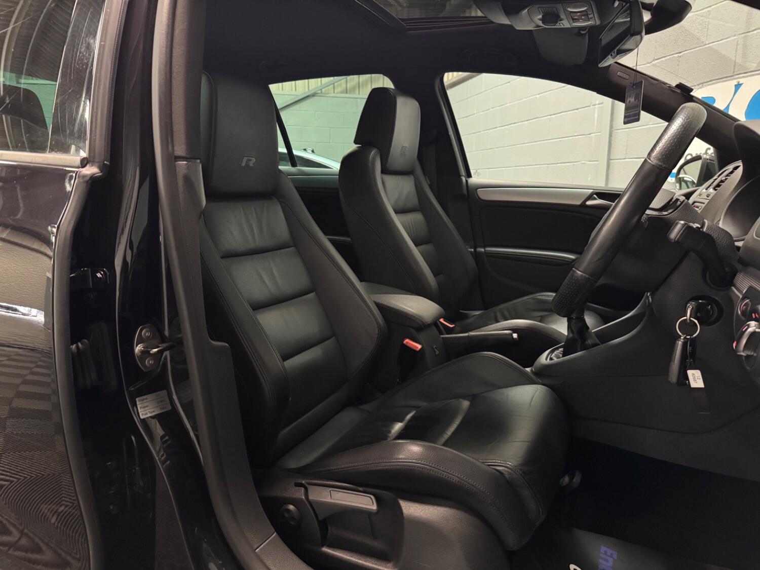 Used Volkswagen Golf 2010 for sale - 77997300: Photo 56