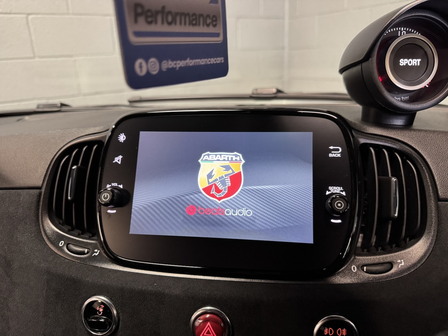 Used Abarth 695 2023 for sale - 77656322: Photo 17