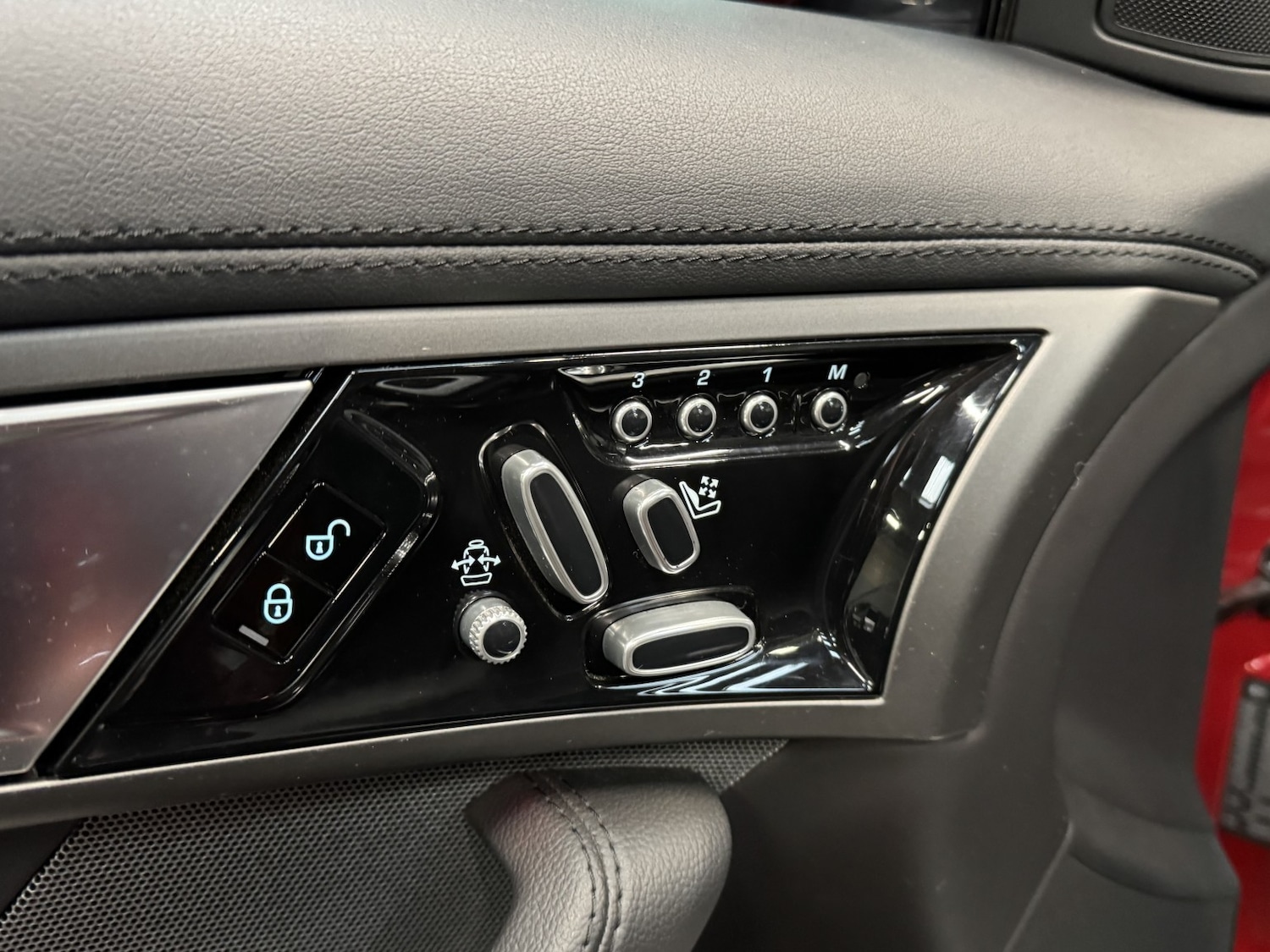 Used Jaguar F-Type 2013 for sale - 77310687: Photo 9