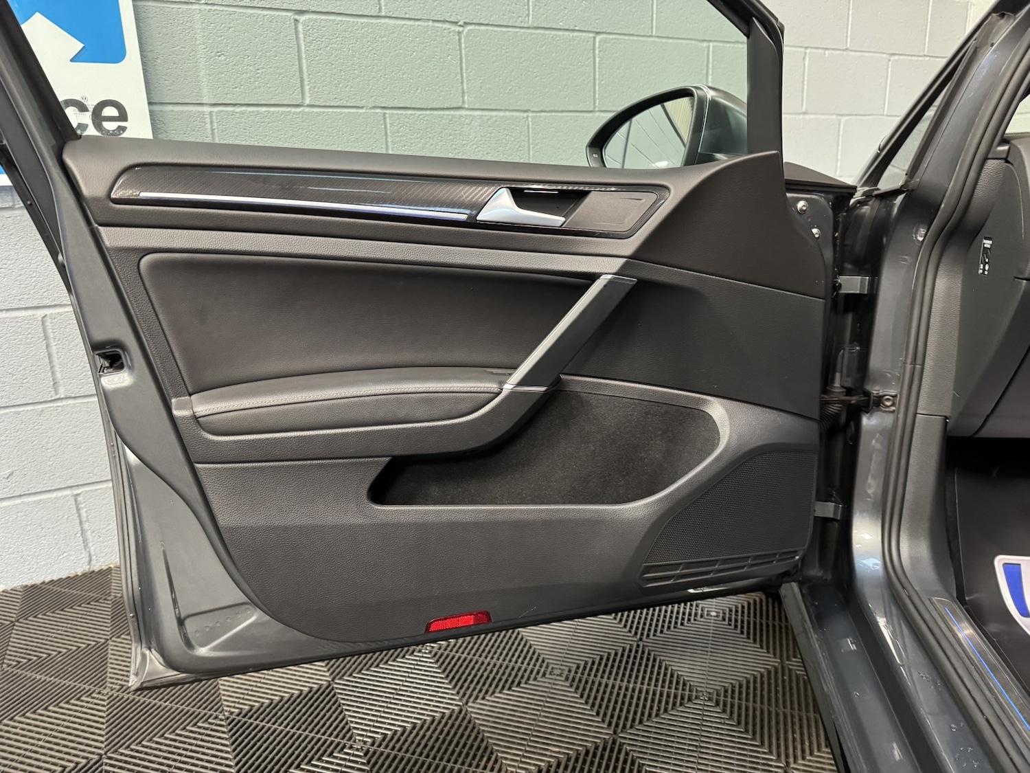 Used Volkswagen Golf 2017 for sale - 77616317: Photo 44