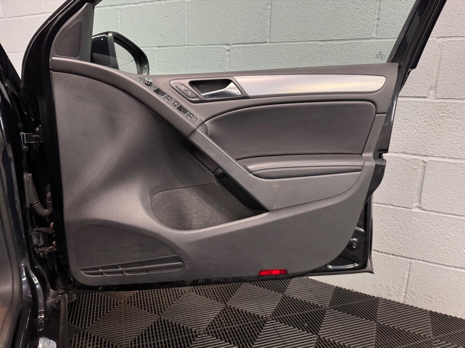 Used Volkswagen Golf 2010 for sale - 77687715: Photo 54