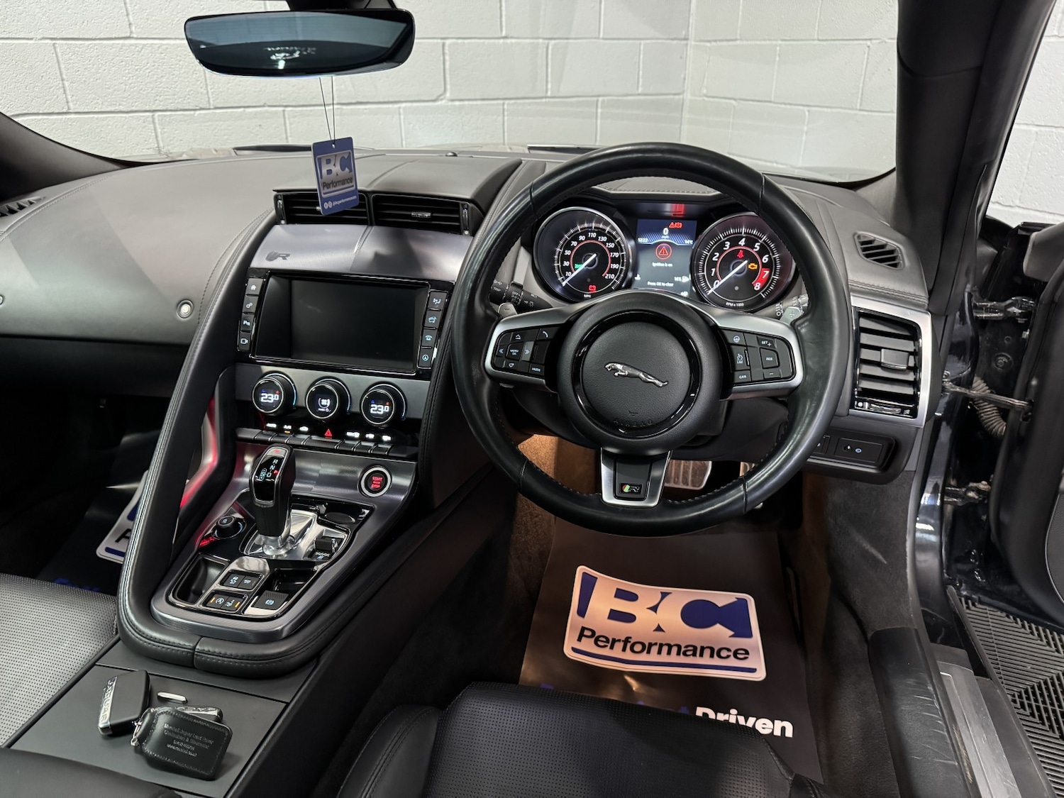 Used Jaguar F-Type 2017 for sale - 76237260: Photo 14