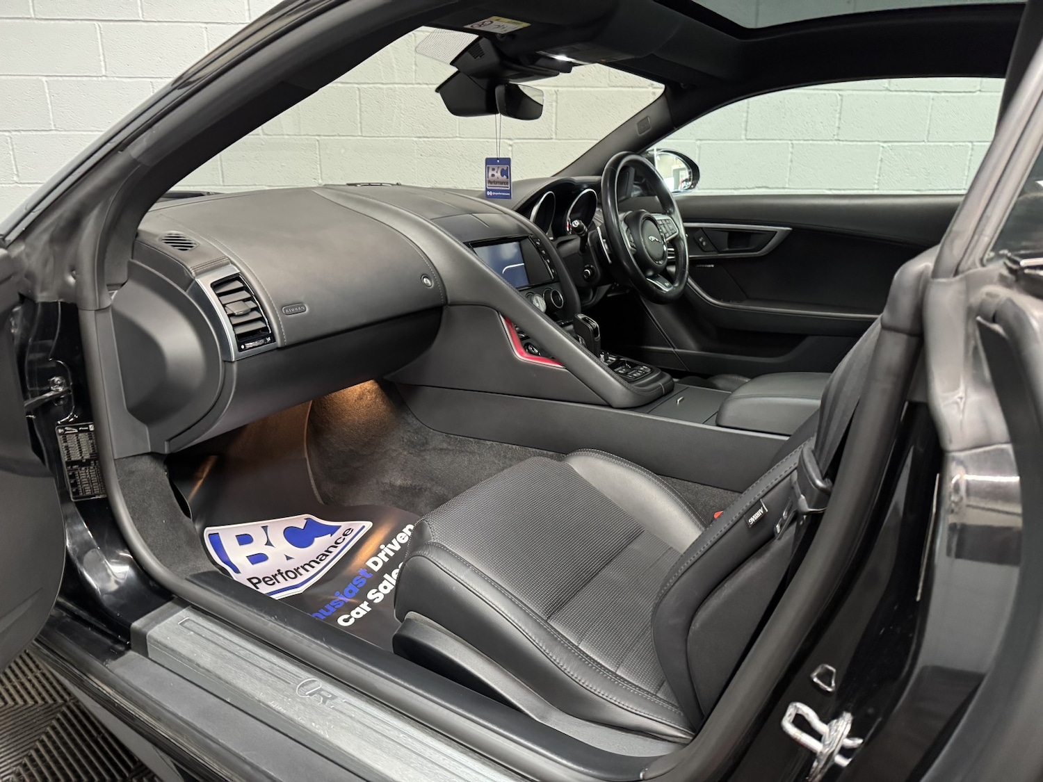 Used Jaguar F-Type 2017 for sale - 76237260: Photo 41