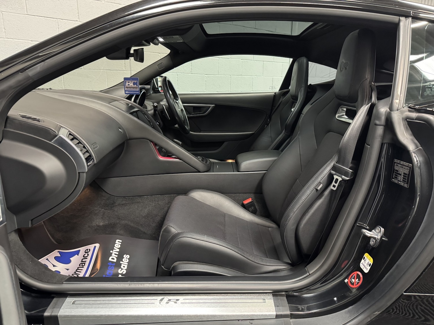 Used Jaguar F-Type 2017 for sale - 76237260: Photo 42