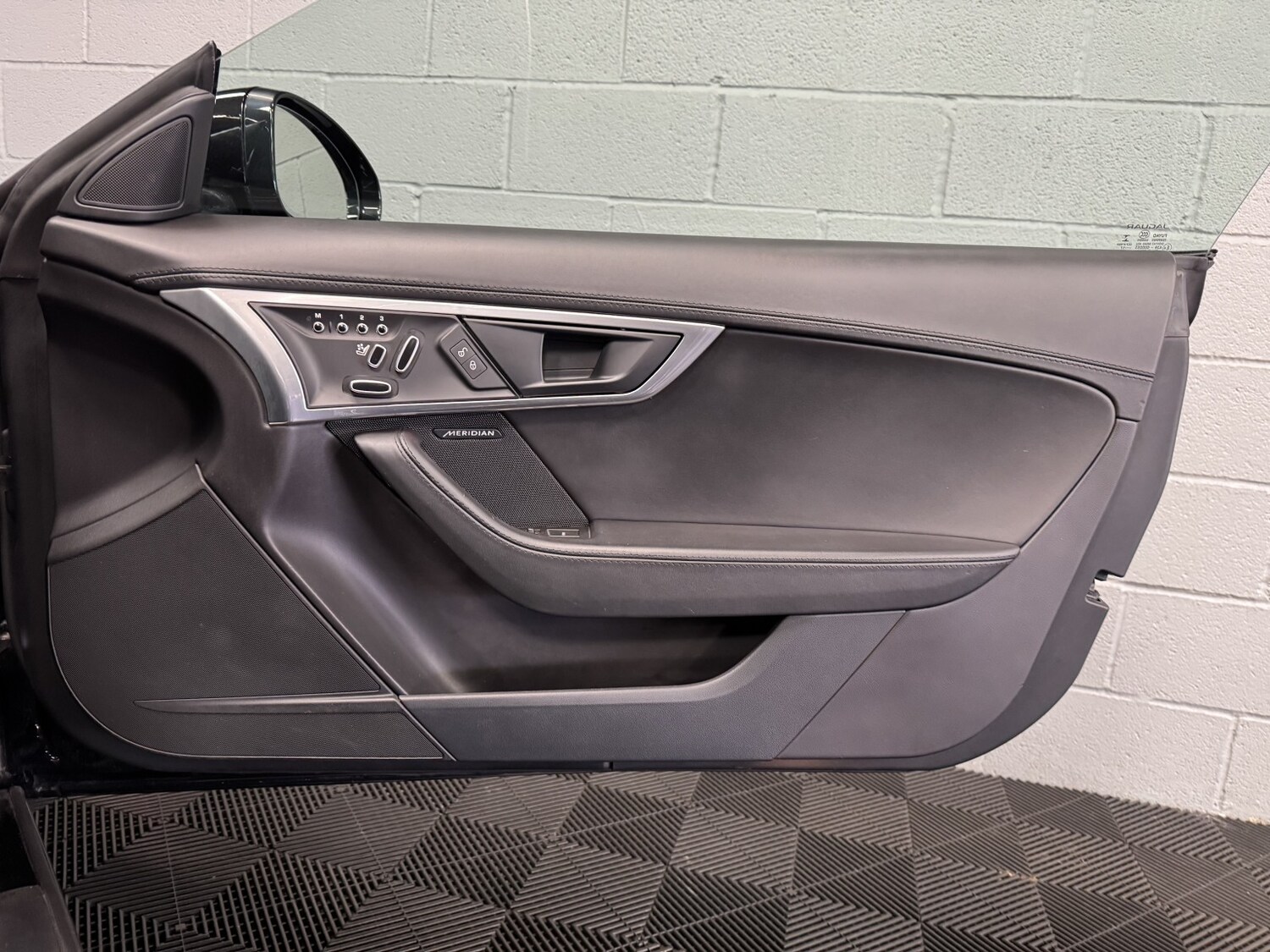 Used Jaguar F-Type 2017 for sale - 76237260: Photo 45