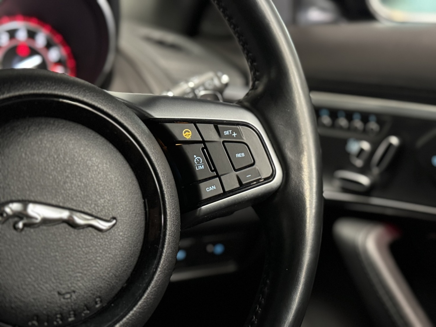 Used Jaguar F-Type 2017 for sale - 76237260: Photo 55