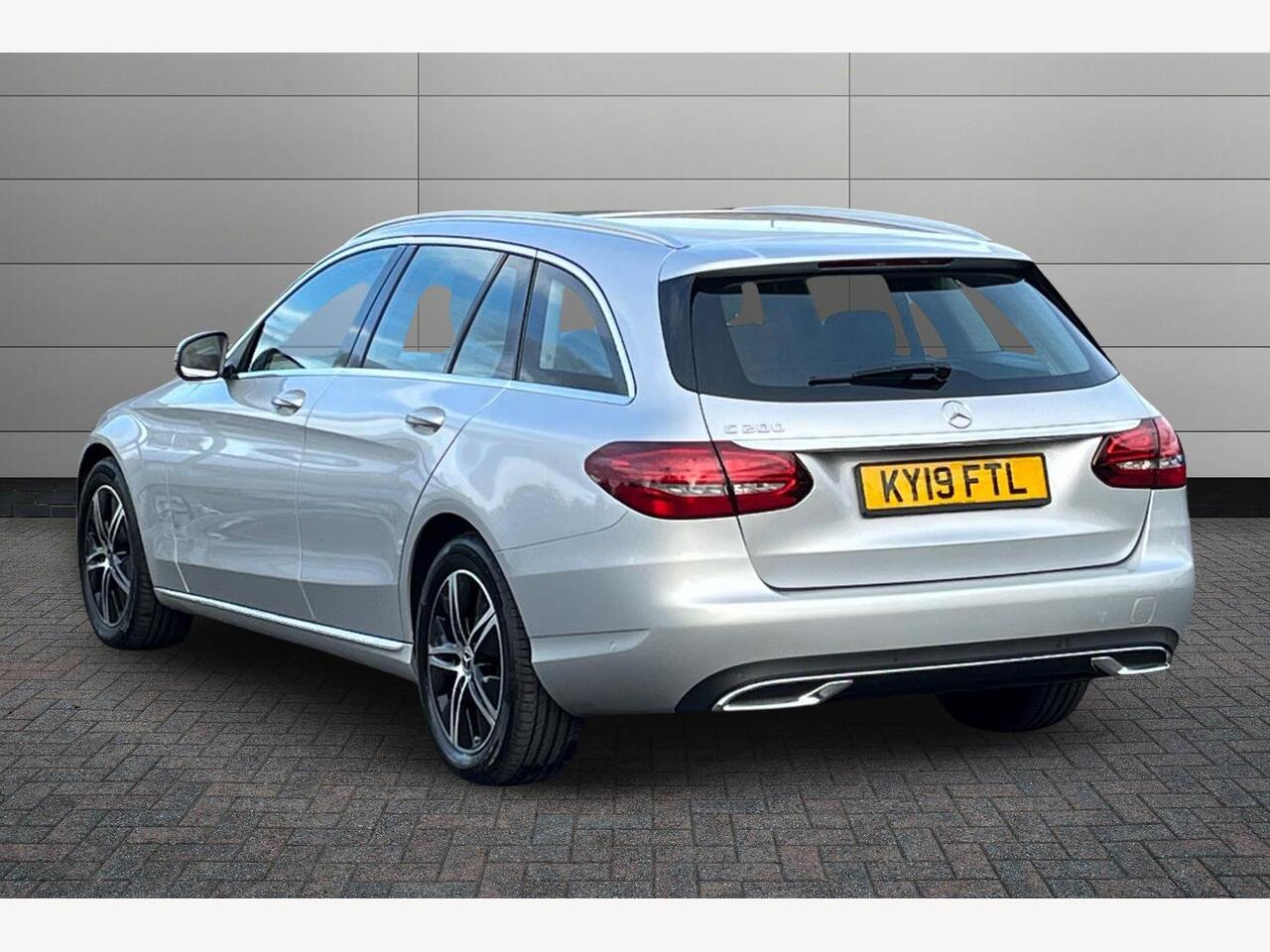 Used Mercedes-Benz C Class 2019 for sale - 76673876: Photo 3