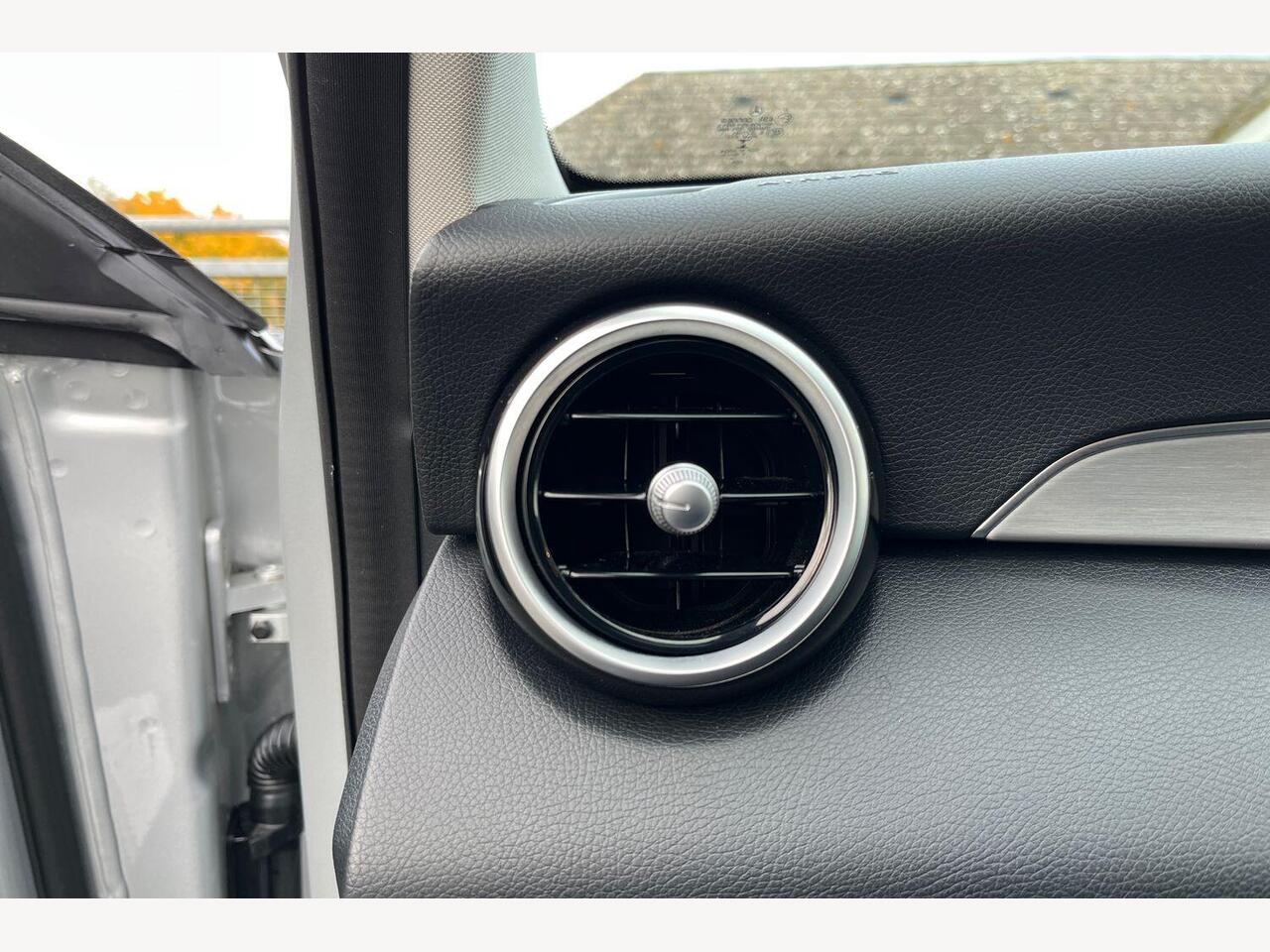 Used Mercedes-Benz C Class 2019 for sale - 76937392: Photo 17