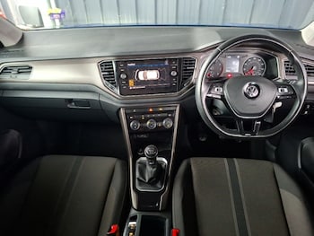 Used Volkswagen T-Roc 2018 for sale - 79061236: Photo