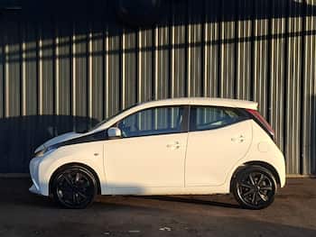 Used Toyota AYGO 2017 for sale - 79707232: Photo