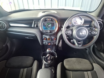 Used MINI Hatch 2019 for sale - 79457600: Photo