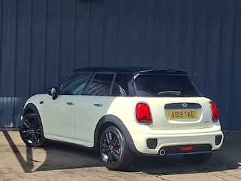 Used MINI Hatch 2019 for sale - 79457600: Photo
